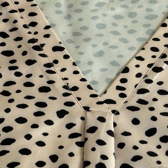 Sleeveless V-Neck Dalmatian Dot Blouse Size- XL, Like new - Picture 5 of 6
